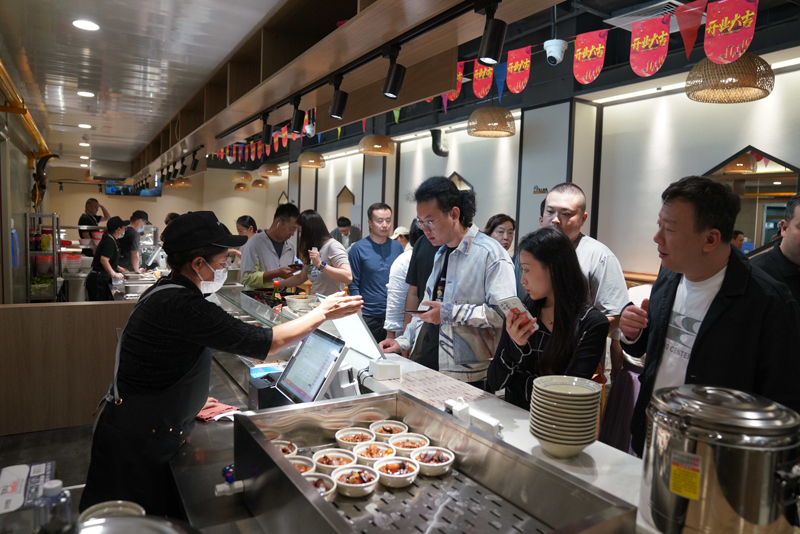 住总大厦食堂无限空间正式运营